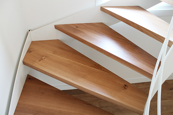 que tipo de madera hay que emplear en una escalera interior roble