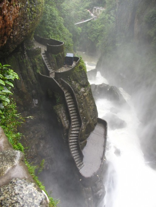 Escaleras del cañon del pailon, en ecuador, unas de las escaleras mas vertiginosas del planeta