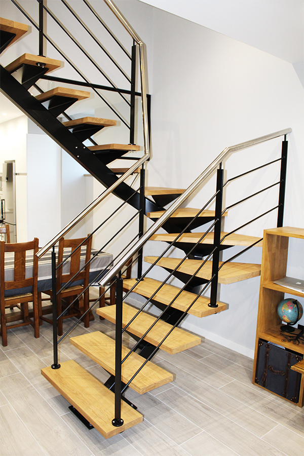 En Ibarkalde somos especialistas en la fabricación de escaleras metalicas combinadas con madera y acero inoxidable. Es una escalera economica, pero de alta calidad y muy resistente. Atendemos en localidades del norte de navarra y el sur de francia