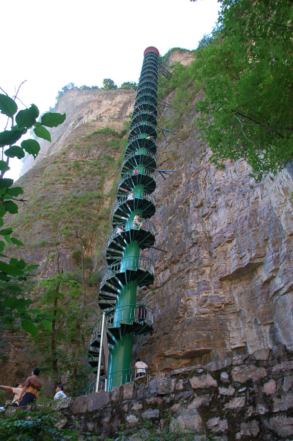 Las escaleras de las montañas de Taihang, una obra para facilitar el trabajo a turistas