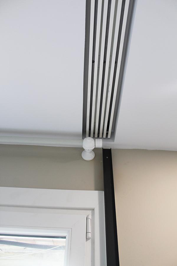 3_guias_en_el_techo_para_puerta_corredera_con_sistema_guiado_sincronizado.jpg