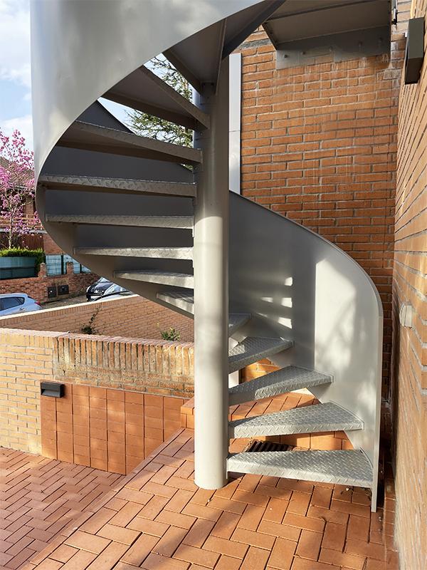acceso_a_escalera_exterior_en_hondarribia_gipuzkoa_irun.jpg