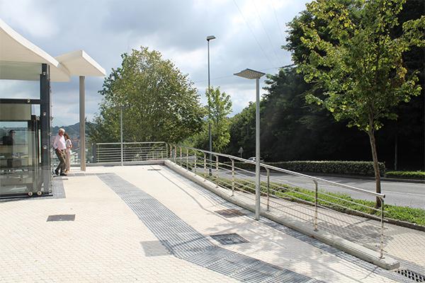 Barandillas de acero inoxidable para exteriores en aisi 316 en el ascensor inclinado de Morlans