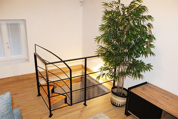 barandilla_de_acero_termolacado_en_color_negro_para_escalera_interior.jpg