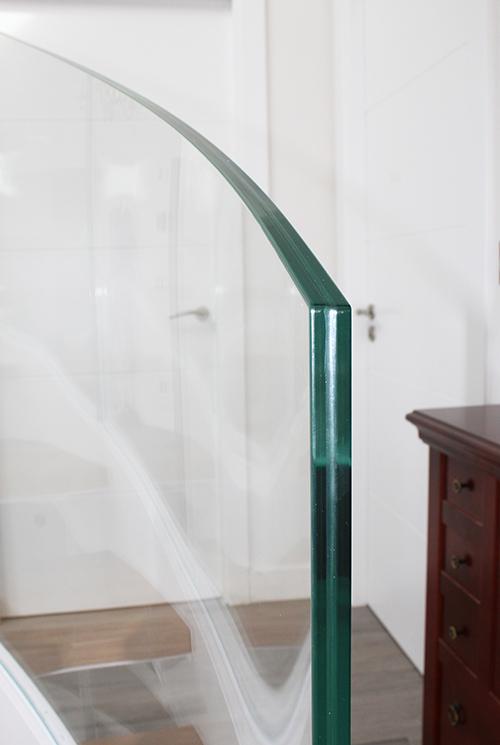 barandilla_de_vidrio_curvado_para_escalera_metalica.jpg