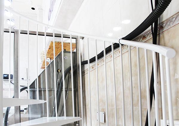 barandillas_de_acero_al_carbono_termolacado_en_escaleras_de_caracol.jpg