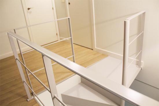 barandillas_de_acero_termolacado_en_hueco_de_escalera_fabricantes_en_gipuzkoa_san_sebastian_donostia.jpg