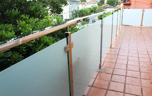 barandillas_de_inox_y_vidrio_traslucido_para_terrazas_en_donostia_gipuzkoa.jpg