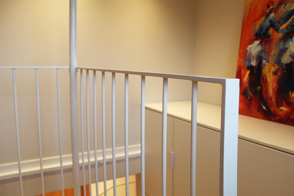 barandillas_metalicas_interiores_de_acero_al_carbono_termolacado_en_ral_blanco.jpg