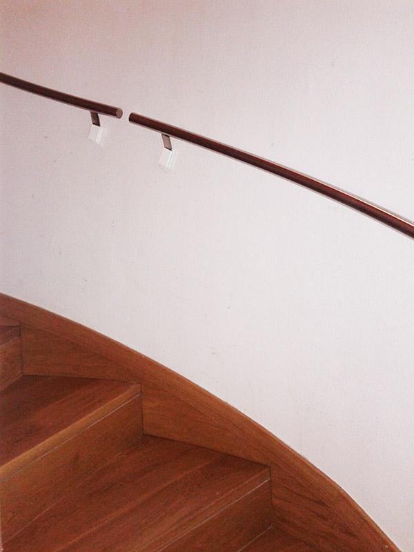 barandillas_para_escaleras_estrechas_en_san_sebastian_donostia.jpg