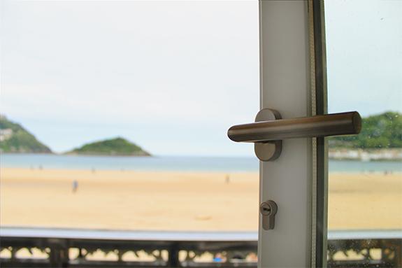 cerrajeros_en_san_sebastian_donostia._puertas_metalicas_de_calidad_jansen_en_donostia.jpg