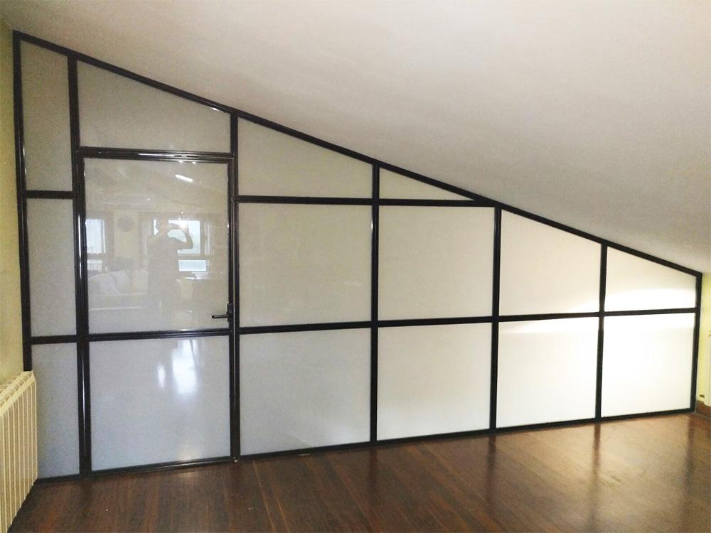 cerramiento_acristalado_en_donostia_de_hierro_y_cristal_traslucido.jpg