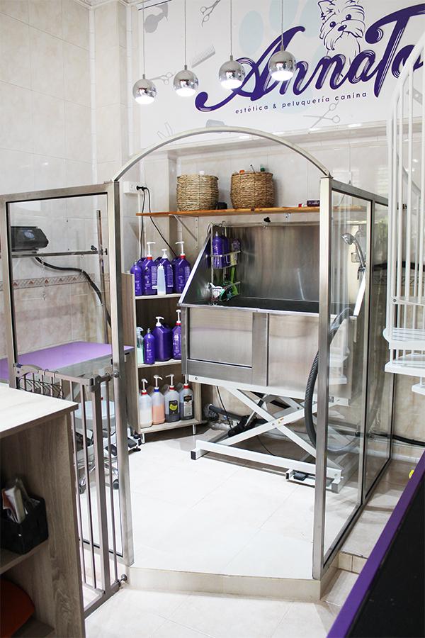 cerramiento_de_acero_inoxidable_y_vidrio_para_peluqueria_canina_en_san_sebastian_donostia.jpg