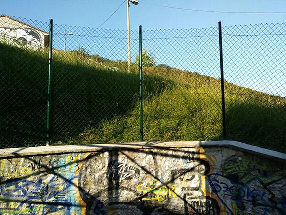 cerramiento_malla_simple_torsion_en_donostia_san_sebastian.jpg