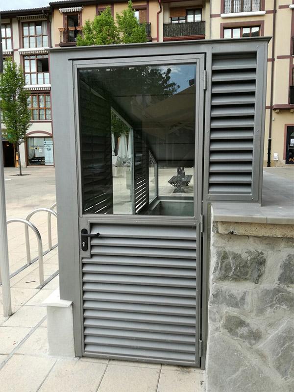 cerramientos_de_acero_galvanizado_para_acceso_peatonal_a_garaje.jpg
