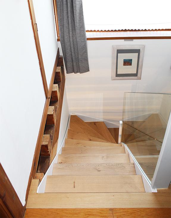 como_fabricar_una_escalera_compensada_con_estructura_metalica_y_madera.jpg