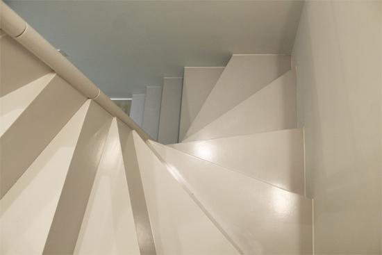como_fabricar_una_escalera_de_chapa_plegada_espesores_materiales_como_plegar_ibarkalde.jpg