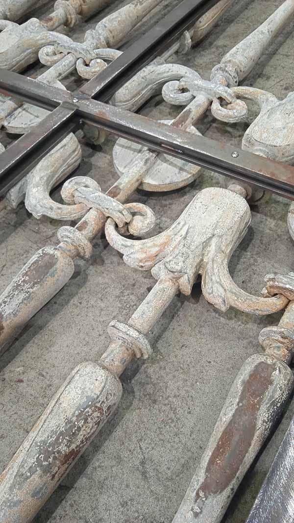 como_restaurar_una_puerta_oxidada_en_donostia_herrerias.jpg