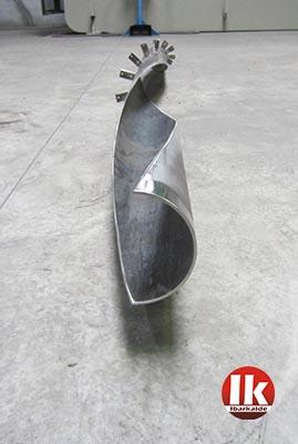 Zanca central curvada en nuestro taller de Hernani curvado_de_piezas_de_acero_en_hernani-gipuzkoa-donostia-san_sebastian.jpg