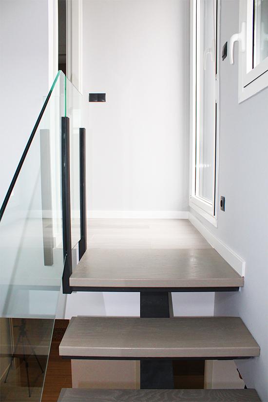 duplex_en_miranda_de_ebro_con_escaleras_metalicas_y_de_madera.jpg