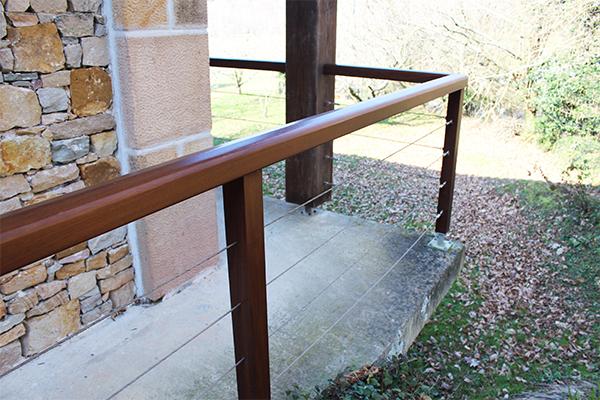empresas_de_barandillas_de_aceor_inoxidable_con_madera_para_exteriores_iroko.jpg