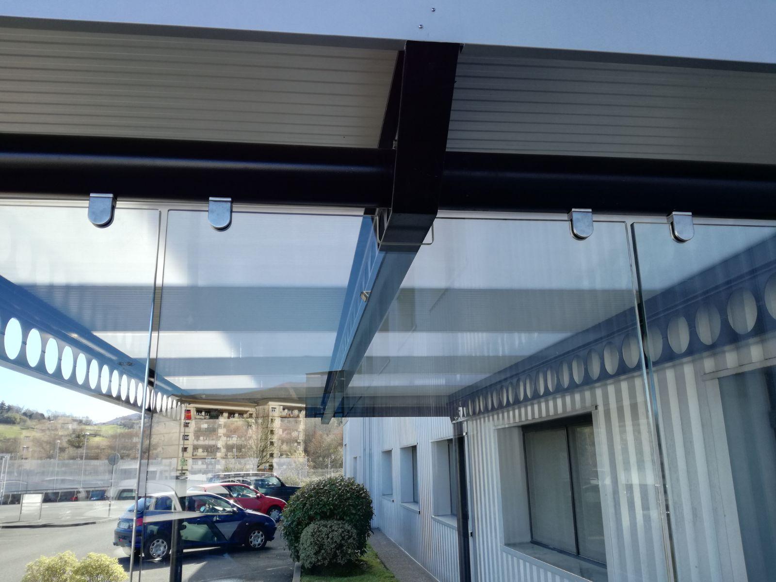 empresas_fabricantes_de_marquesinas_para_proteccion_de_la_lluvia.jpg