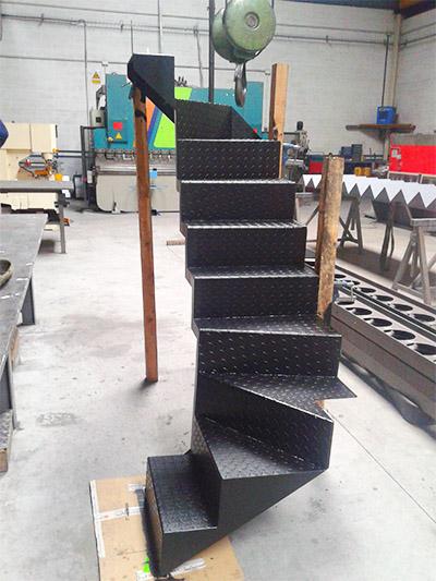 La escalera de la entreplanta metálica espcialistas en la fabricacion de entreplantas metalicas en donostia san sebastian gipuzkoa