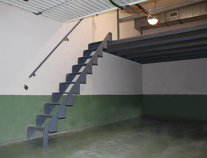 entreplantas_con_escaleras_articuiladas_para_ocupar_poco_espacio_en_donostia.jpg