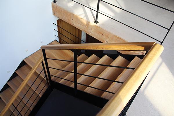 escalera_a_medida_para_caserio_en_urrugne.jpg