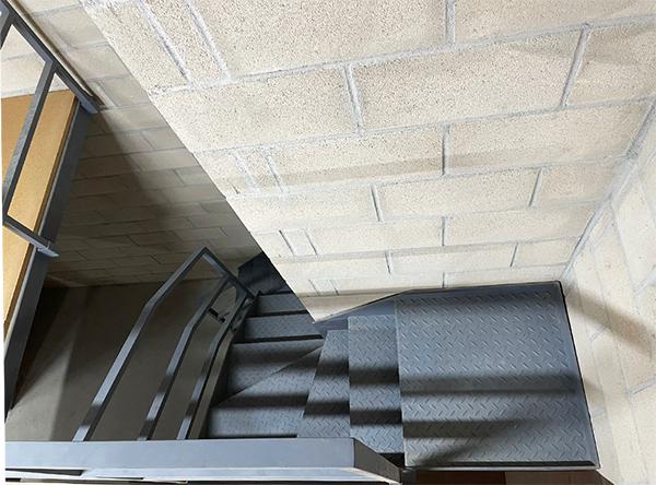 escalera_a_medida_para_entreplanta_metalica_a_medida_en_urnieta_gipuzkoa.jpg
