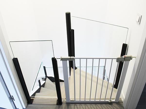 escalera_con_barandilla.jpg