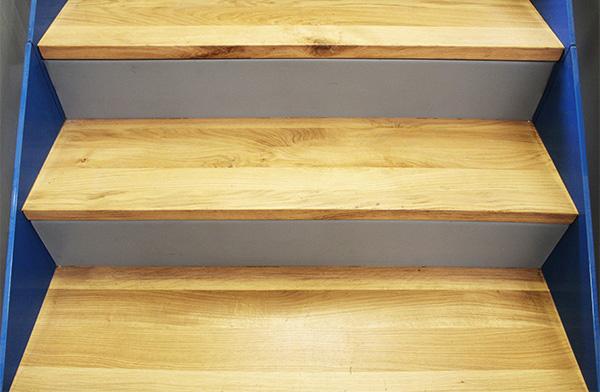 escalera_con_madera_de_roble_modelo_mungia.jpg