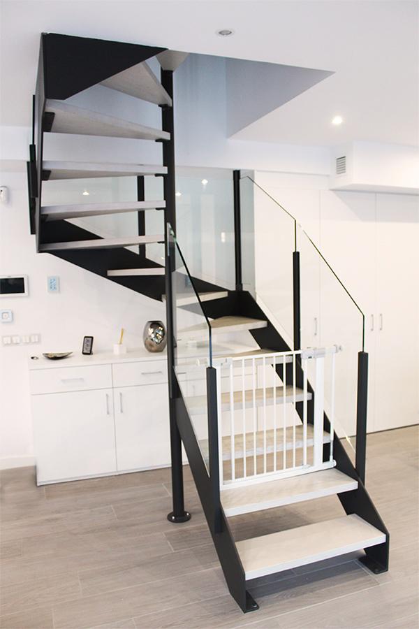 escalera_de_zancas_laterales_con_peldanos_de_madera.jpg
