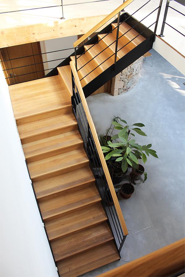 escalera_de_zancas_laterales_y_madera.jpg