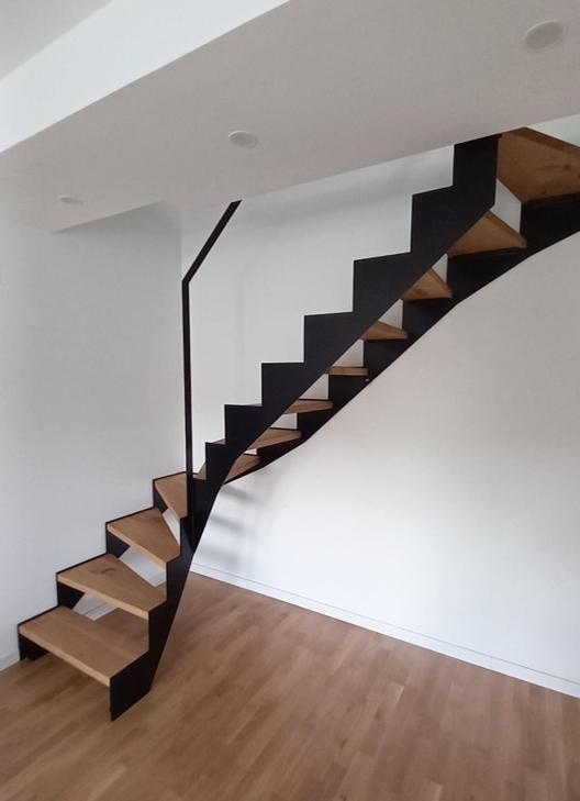escalera_en_sondika_bizkaia_zancas_diente_de_sierra.jpg