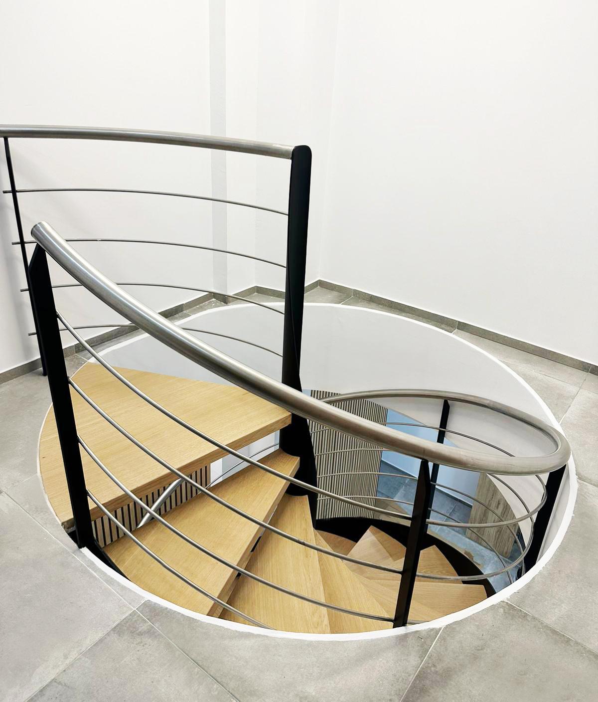 escalera_helicoidal_modelo_sevilla_interiorismo.jpg