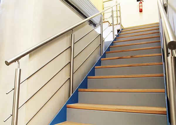 escalera_interior_industrial_en_mungia_protect_arisawa.jpg