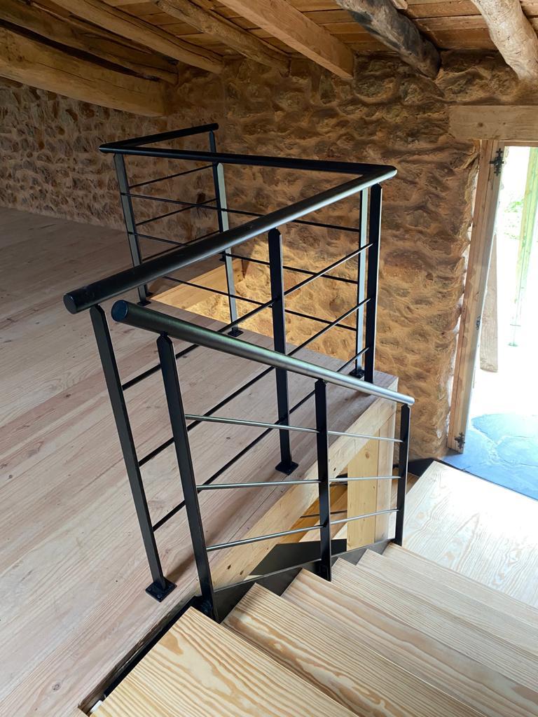 escalera_mas_barandilla_en_vitoria_araba_gasteiz.jpg