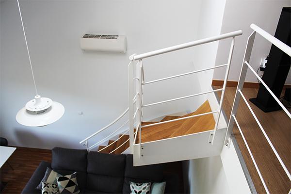 escalera_metalica_compensada_con_descansillo_en_urretxu_zumarraga_legazpia.jpg