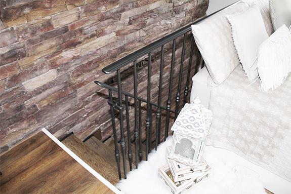 escalera_metalica_de_ibarkald_modelo_epele_con_madera_antigua.jpg