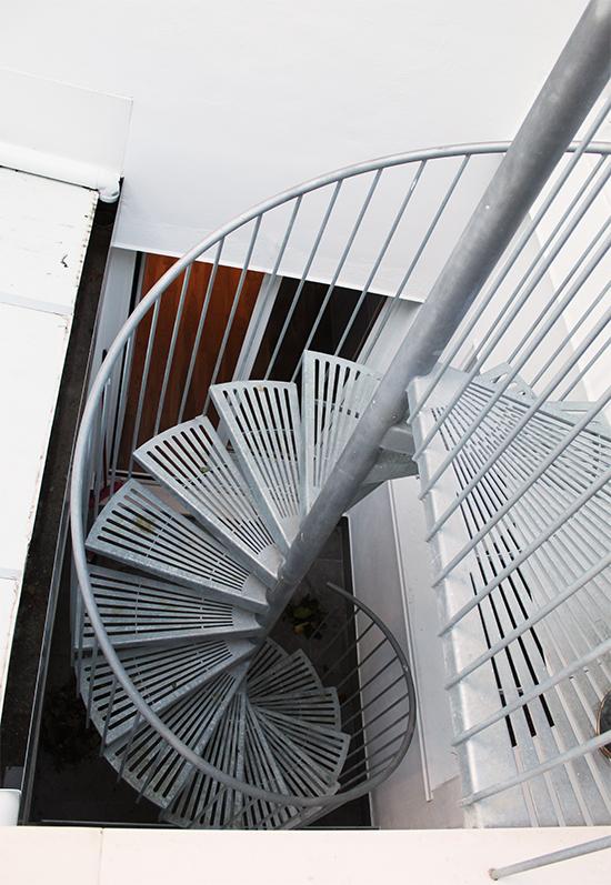 escalera_metalica_en_san_sebastian_para_exteriores.jpg