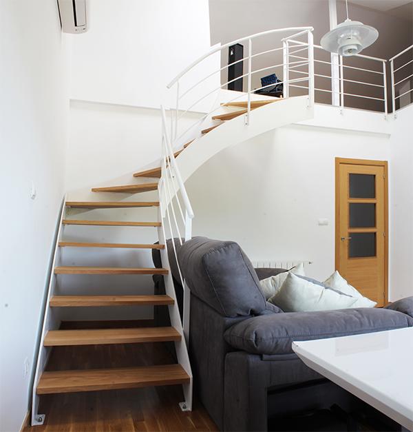 escalera_metalica_en_urretxu_zumarraga_a_medida.jpg