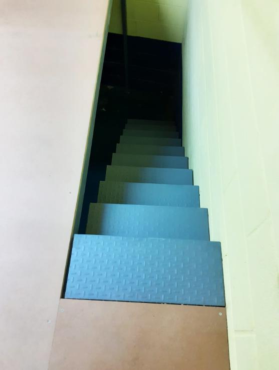 escalera_metalica_para_entreplanta_en_san_sebastian_gipuzkoa_bizkaia.jpg