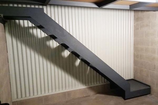 escalera_para_entreplanta_en_bilbao_fabricacion_y_montaje_a_medida_trasteros_garajes.jpg