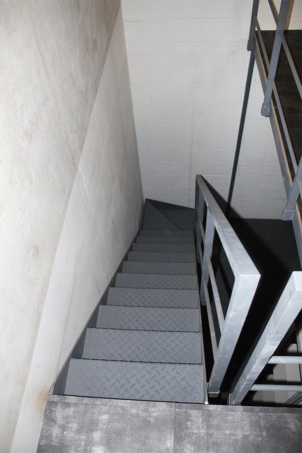 escalera_para_entreplanta_en_lezo_gipuzkoa_errenteria_ibarkalde_empresa_especialista.jpg