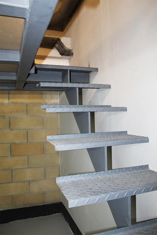 escalera_para_entreplanta_metalica_especialistas_en_hernani_gipuzkoa.jpg