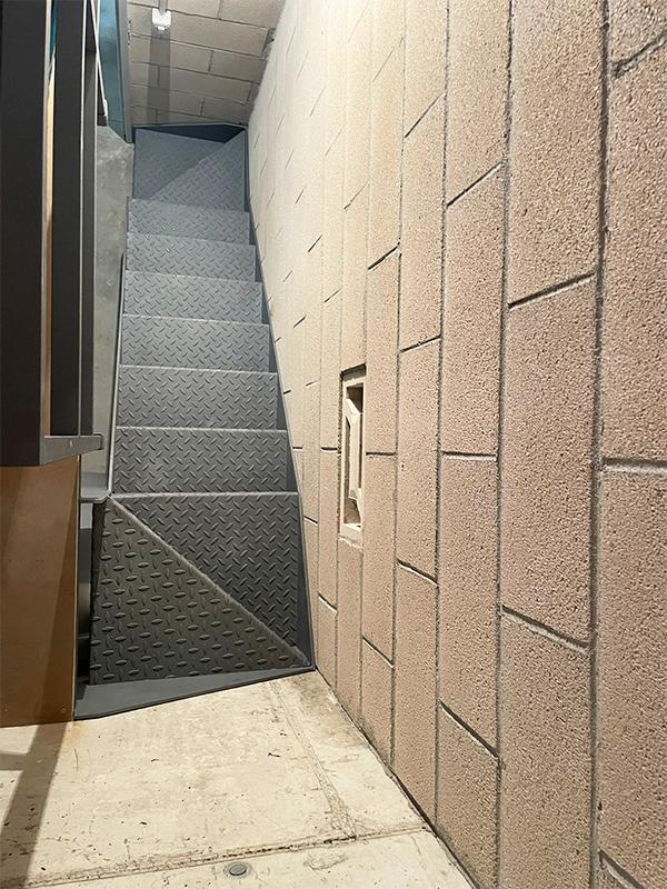 escalera_para_trastero_de_dimensiones_reducidas.jpg
