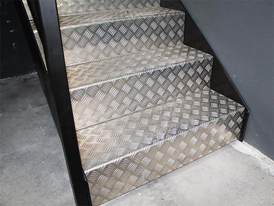 escaleras_baratas_en_san_sebastian_donostia_metalicas.jpg