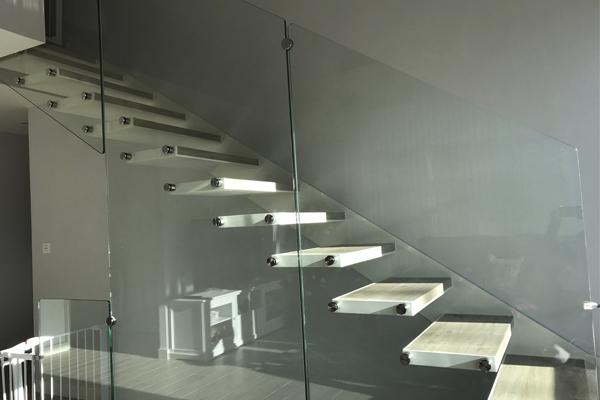 escaleras_compensadas_con_vidrio_en_bilbao_bizkaia_euskadi.jpg