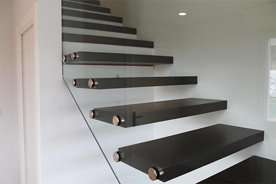 escaleras_con_barandilla_de_vidrio_en_fuenterrabia_hondarribia.jpg